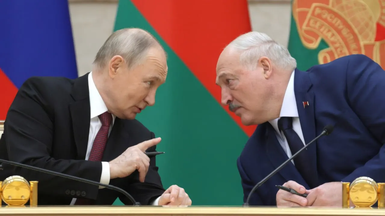 26 июня российский и белорусский лидеры провели секретные переговоры в резиденции на Валдае. Публичных заявлений не последовало — обсуждали региональную безопасность, торгово‑экономическое сотрудничество и ситуацию на границе с Украиной.