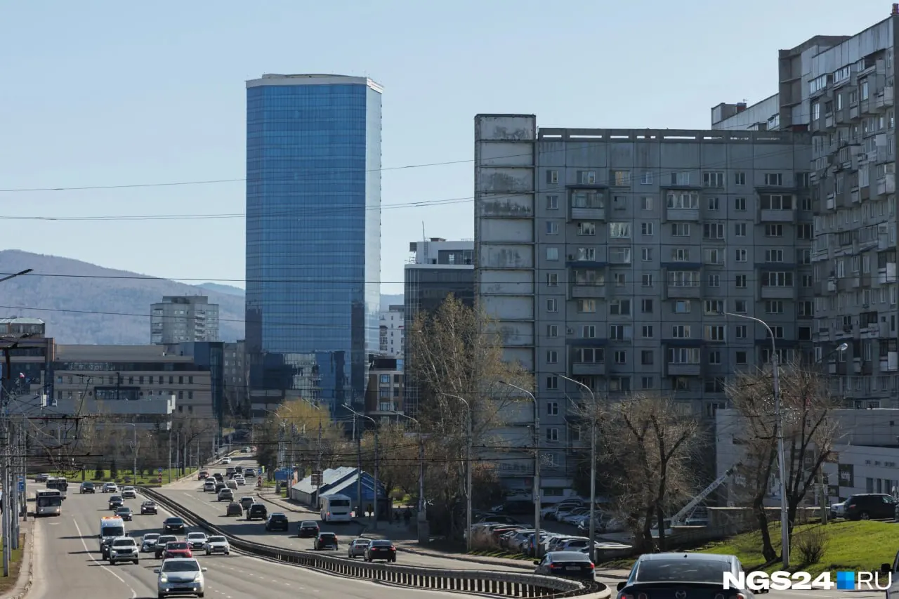 Краевой Стройнадзор подал в суд на владельца — компанию «Хаста», слушание назначено на 19 августа. Объект простоял с конца 1980-х, последнее разрешение на строительство датируется 1997 годом.
