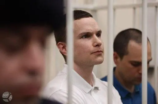 Защитнику Алексею Липцеру, отбывающему срок в колонии в Абакане, приходится переносить по 40 десятилитровых ведер утром и вечером; просьбы о переводе на более лёгкие условия не исполняются.