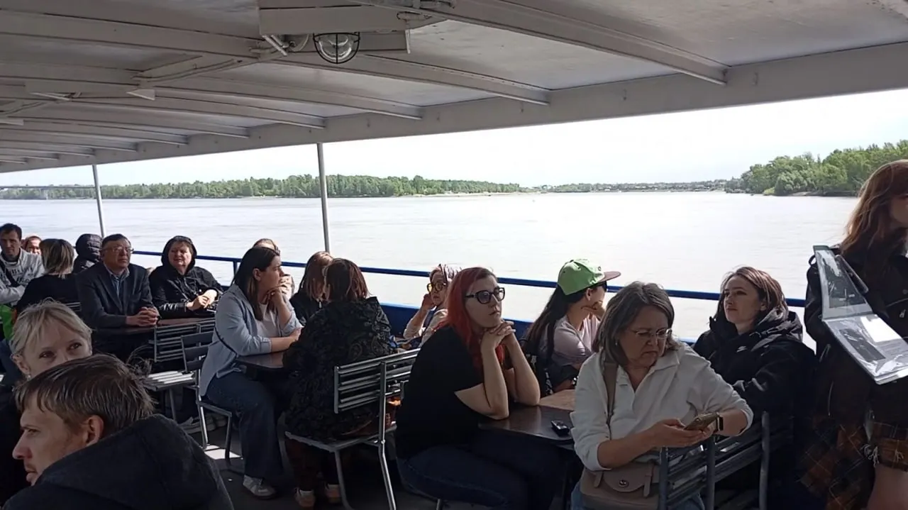 Краеведческий музей объявил о запуске прогулок на теплоходе по Оби: предлагаются тематические маршруты об природе поймы, купеческой истории, судоходстве, местных легендах и патриотических сюжетах.