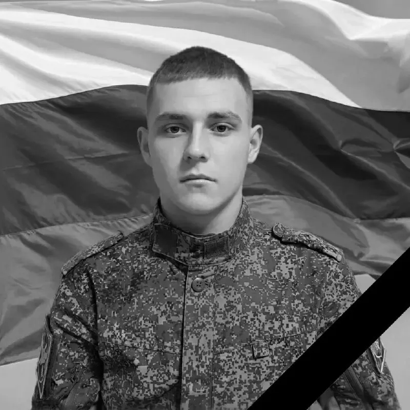 Бывший студент Томского государственного университета Артём Матвеев, стремившийся служить в подразделениях с беспилотниками, после подготовки был направлен в десантно‑штурмовой полк и погиб на линии боевого соприкосновения. Родственники не уточняют деталей.