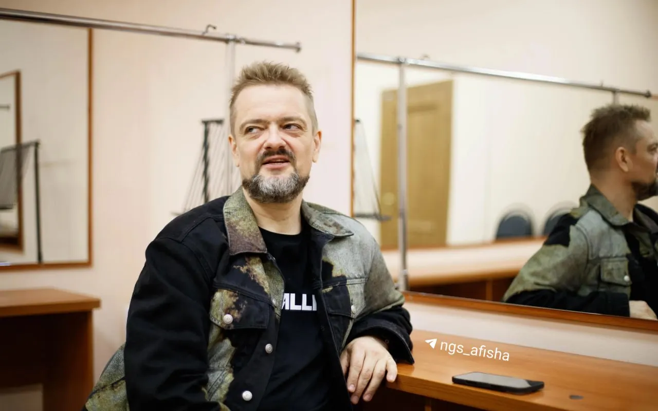 Музыкант и телеведущий из Новосибирска заявил, что новые руководители изменили формат и ориентировались на рейтинги, в результате чего программа была свернута.