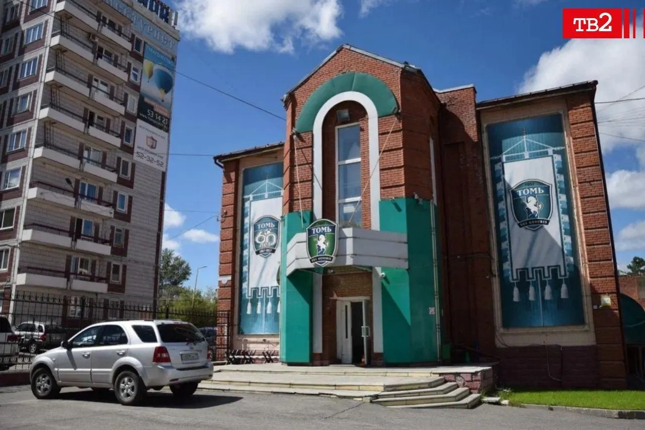 Административный корпус и футбольное поле стадиона «Труд» оформлены в управление спортшколы №17, но из‑за юридических формальностей школа ещё не начала полноценно использовать объекты; тренировки и матчи проходят на других площадках.