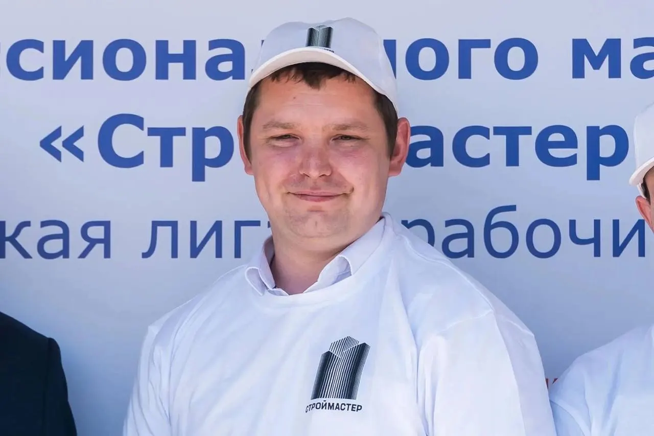 Фёдор Яремко из Новосибирска стал победителем конкурсов «Лучший по профессии — сварщик» и «Строймастер», его фото появилось на Доске почёта города.