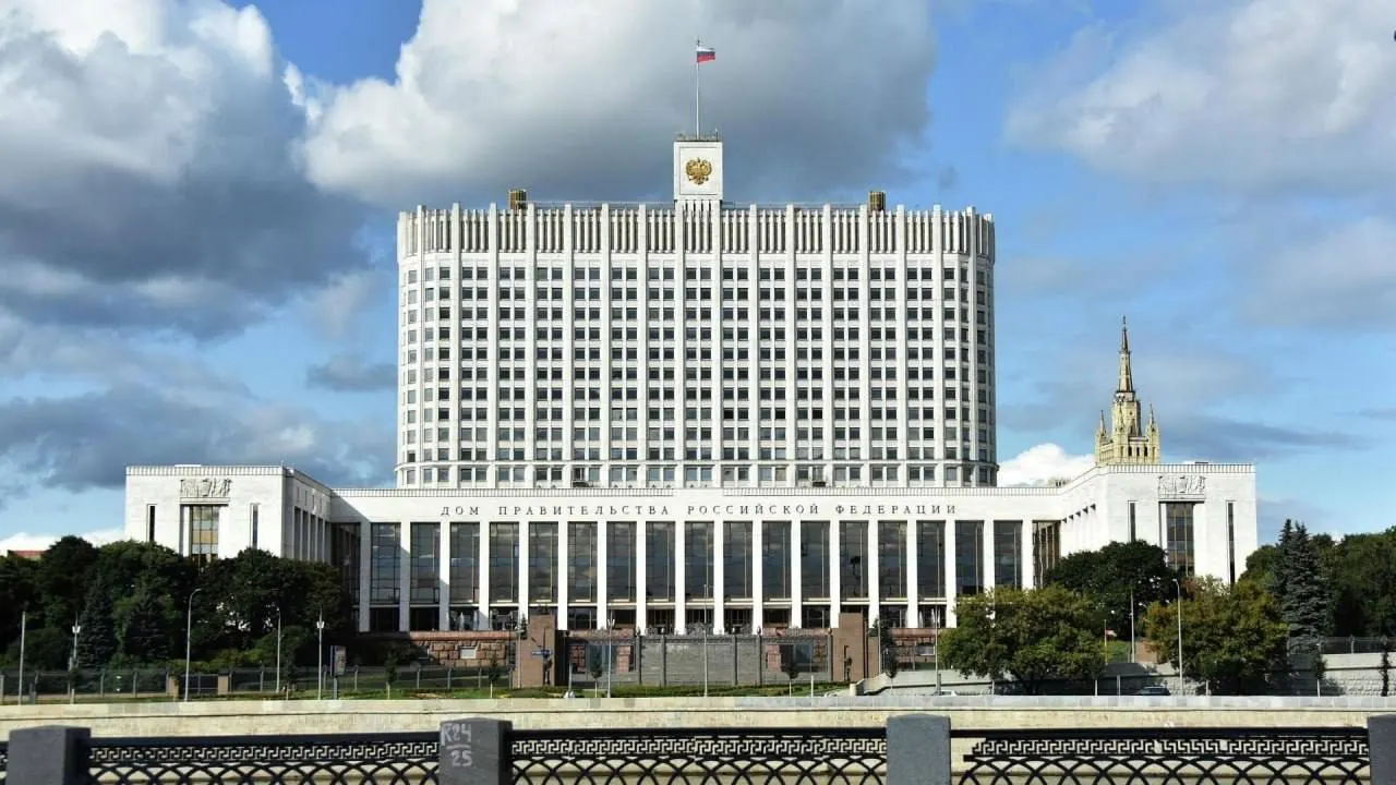 В Госдуму внесён законопроект о полной или частичной компенсации утильсбора для семей с тремя и более детьми, но в правительстве усомнились в обоснованности расходов и не увидели источников финансирования.