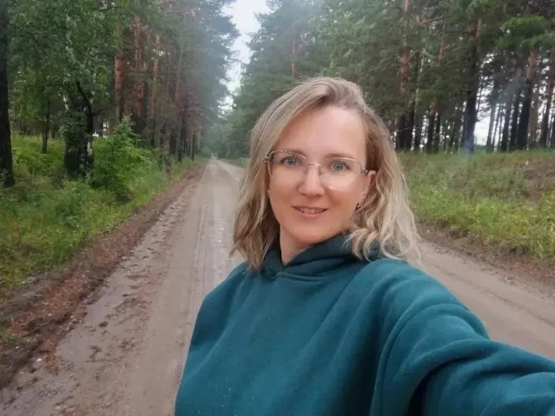 В посёлке Строителей депутат окружного совета на автомобиле наехала на мальчика; сведений о состоянии ребёнка пока нет.