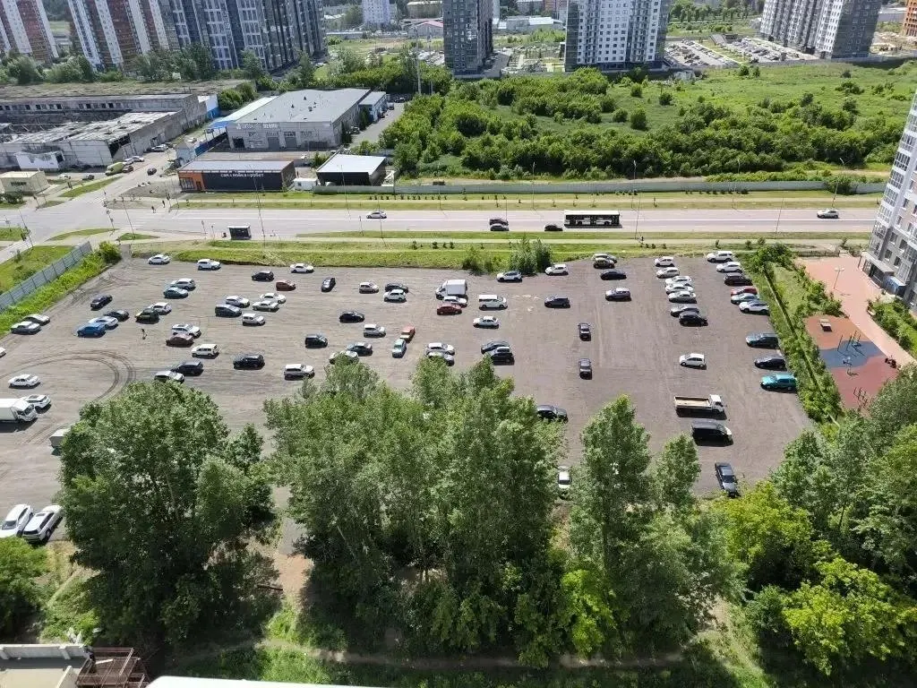 Пустырь в Тихих Зорях привели в порядок примерно за месяц — автолюбители уже начали парковаться. Разметку планируют нанести в конце июля; вопрос нехватки парковок в районе обсуждали ранее из‑за платных парковок у жилых домов.