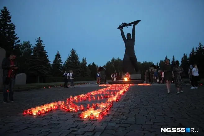В парке у Вечного огня пройдёт акция «Свеча памяти»: из 20 тысяч лампад сложат изображения, затем состоится памятный митинг и возложение цветов.