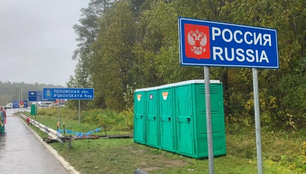 В 21-м пакете санкций ЕС планируют ввод полного визового запрета для тех, кто служил в российских вооружённых силах или прокси‑формированиях с начала полномасштабного вторжения. Остаются вопросы о критериях включения в списки, отношении к срочникам и дезертирам и о том, кого именно охватит запрет.
