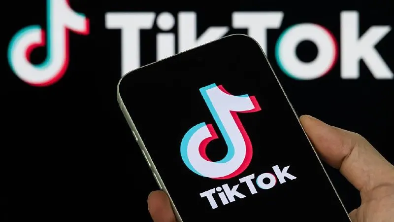 Платформа получила штраф в 3 миллиона рублей за то, что не удалила два ролика, которые регулятор посчитал «пропагандой нетрадиционных сексуальных отношений». Примечание о признании «Международного движения ЛГБТ» экстремистским.