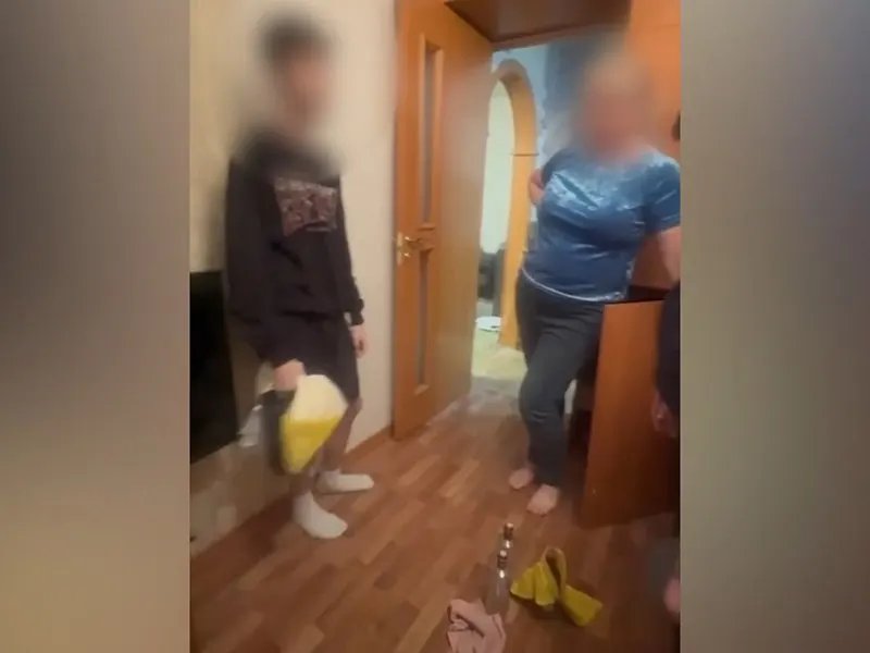 В Алтайском крае возбуждено уголовное дело: мужчину обвиняют в организации ячеек ультраправых через Telegram, участники которых якобы совершали нападения в около 20 регионах.