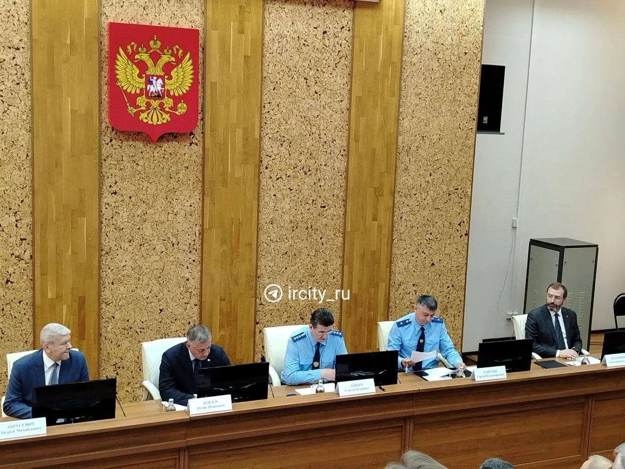 Нового прокурора Иркутской области представил заместитель Генпрокурора РФ. Паволин обозначил приоритеты: поддержка участников СВО и их семей, подготовка к зиме, защита прав уязвимых групп и борьба с подростковой преступностью.