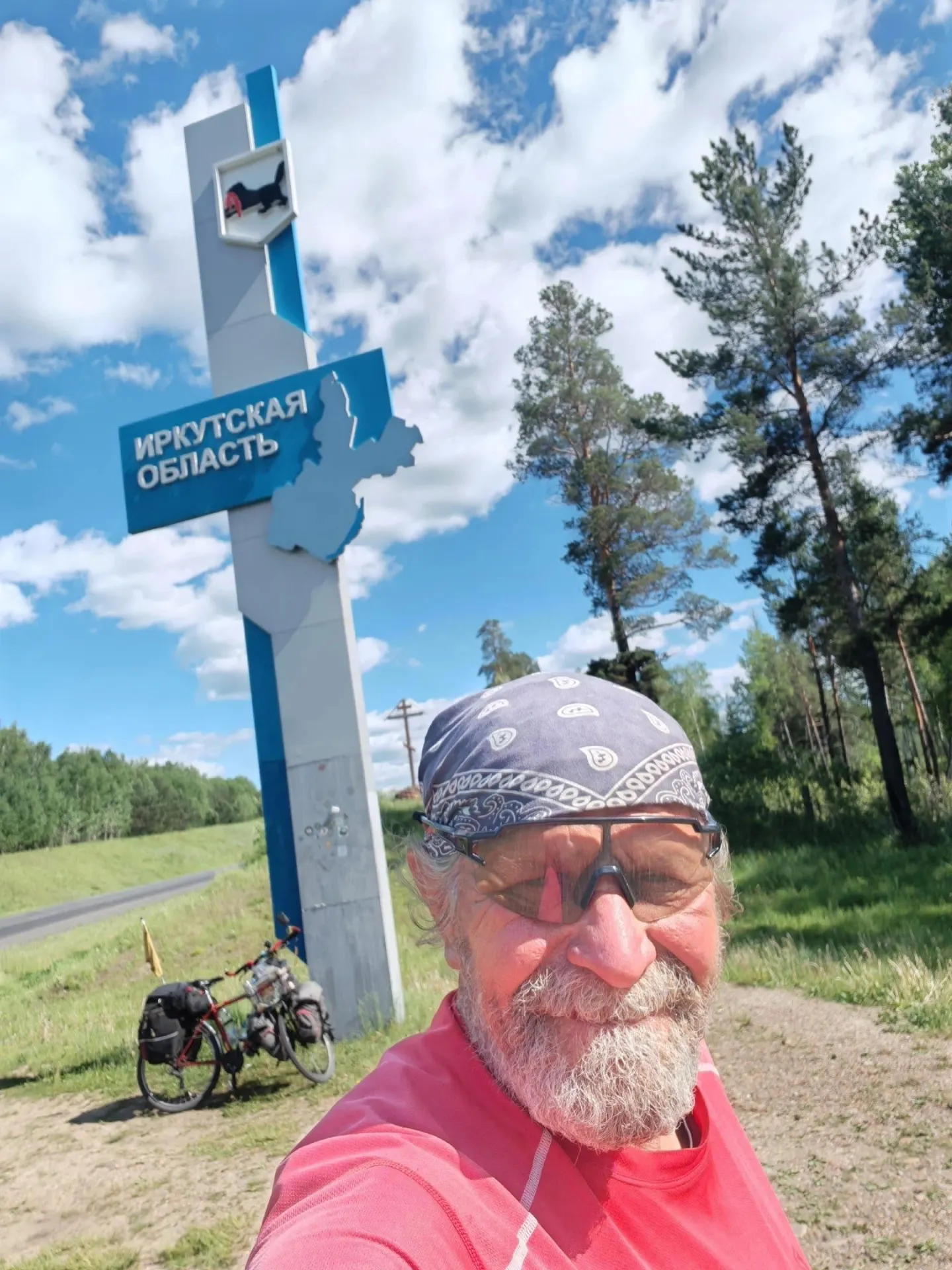Андрей Козлов из Брянска в ходе дальнего велопробега преодолел свыше 5 000 километров. В середине июня он доехал до Иркутской области, проезжая через Красноярский край и делая остановки в Ачинске и Красноярске.