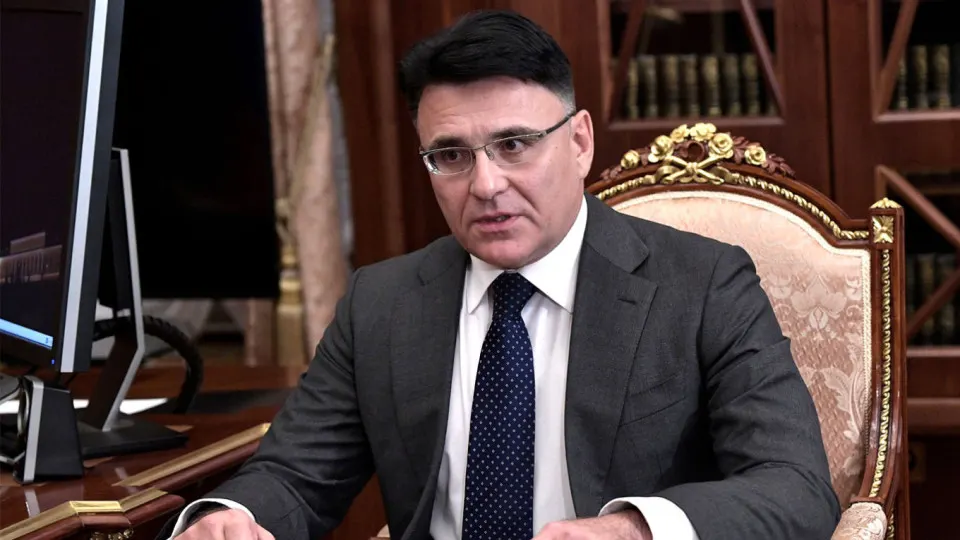Инициатива предполагает отбор «лучших» зарубежных лент и освобождение экранного времени для отечественного кино; обсуждаются также механизмы финансирования и масштабы теневого проката.