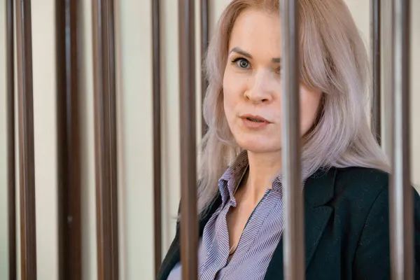 Рубцовский городской суд признал журналистку виновной в применении насилия в отношении сотрудника колонии. С учётом сложения наказаний окончательный срок составил два года и три месяца колонии общего режима.
