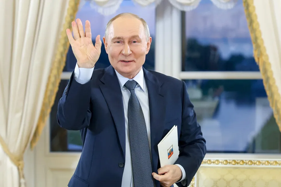 По учёту официальных релизов, в апреле–мае президент принял участие в 60 публичных мероприятиях против 55 в январе–марте; рост активности связывают с имиджем и соображениями безопасности.