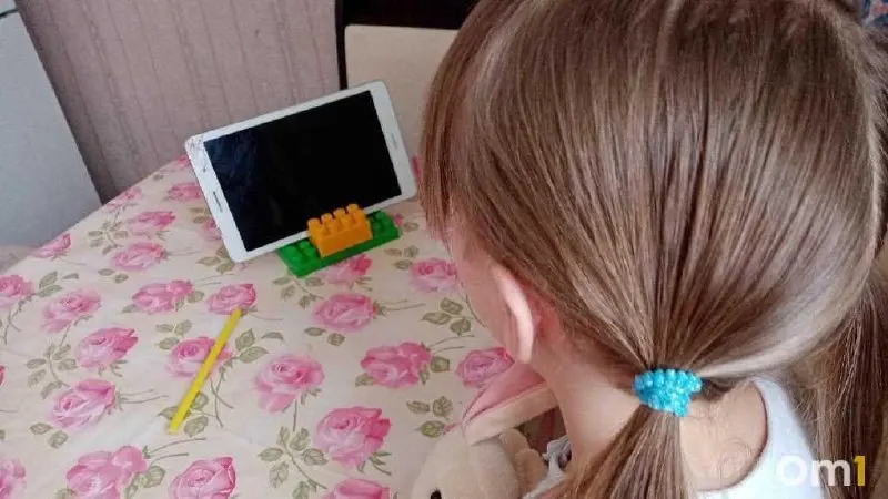 Минцифры и Roblox договорились о соблюдении российского законодательства и усилении защиты детей; в июне появятся возрастные режимы, после чего ведомство просит поддержать снятие ограничений на доступ к сервису в России.