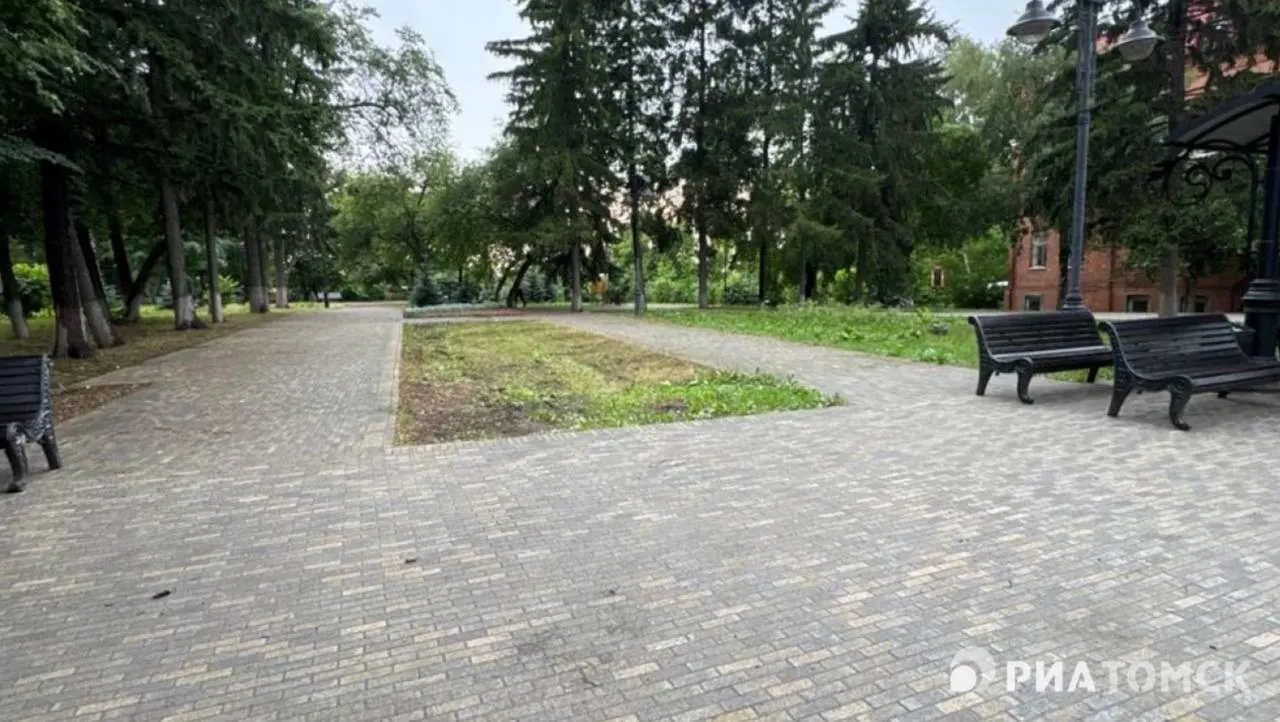 После снятия ограждения Сквер Памяти жертв политических репрессий в Томске вновь доступен, однако Камень скорби и ряд мемориалов остаются отсутствующими.