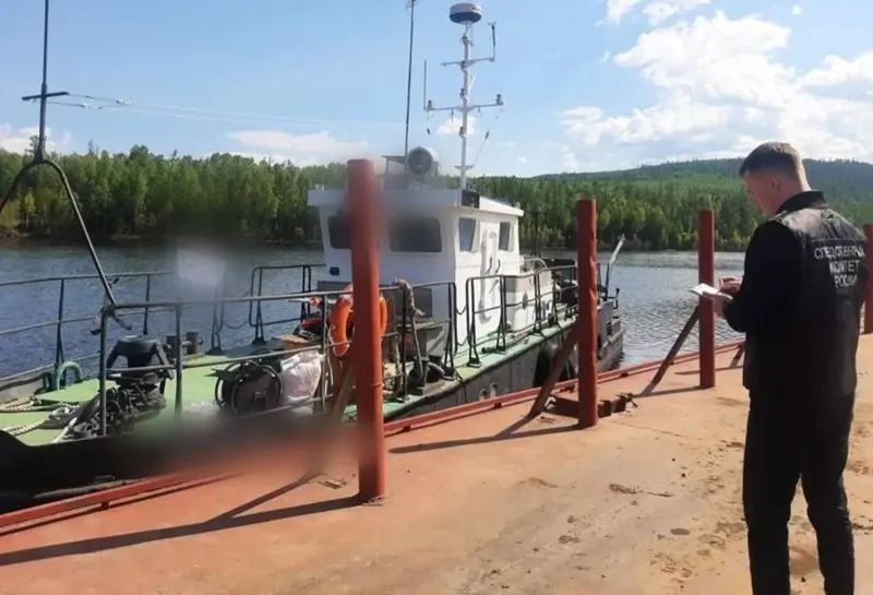 На Усть-Илимском водохранилище обнаружены тела водителя и пассажира перевернувшегося катера. Возбуждено уголовное дело о нарушении правил безопасности водного транспорта, повлекшем смерть людей.