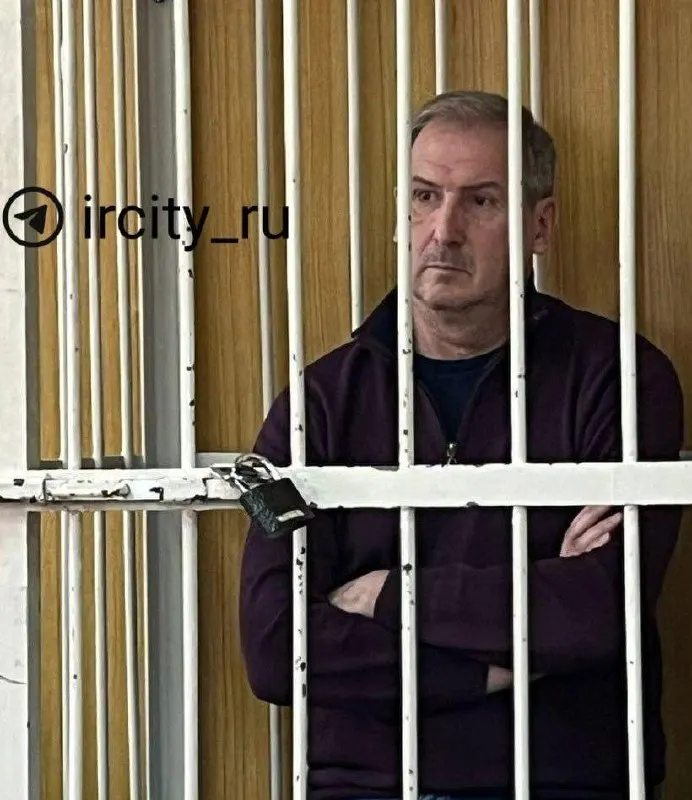 Бывшего мэра Юрия Кариха признали виновным в злоупотреблении полномочиями и растрате при расселении аварийного жилья. Ему дали почти пять лет колонии, позже срок сократили на месяц; защита обжаловала решение в кассации.