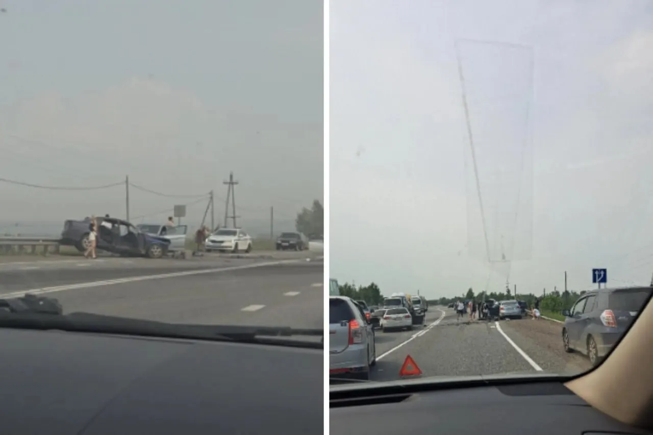 Авария с участием двух легковых автомобилей вызвала затор почти в 2,5 км; на месте работает ДПС, водителям советуют объезжать через Березовку.