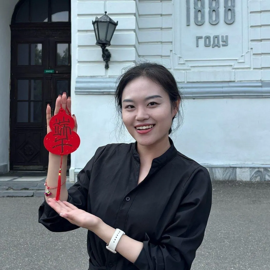 Дуаньу пройдёт 19 июня в Университетской роще Томска: концерт, традиционные китайские игры и мастер‑классы по изготовлению оберегов, шелковых заколок и ароматических мешочков.
