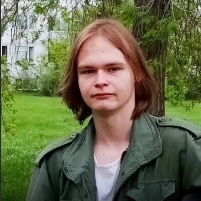 20‑летний Александр Трипутень ушёл из дома в Советском округе 20 июня и с тех пор не выходит на связь. В материале — приметы и контакт для сообщений.