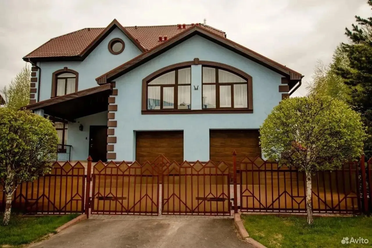 В Кемерове на Лесной поляне продают просторный коттедж площадью 485,1 м². Цена объекта — 60 млн рублей, стоимость квадрата превышает 120 тыс. руб.