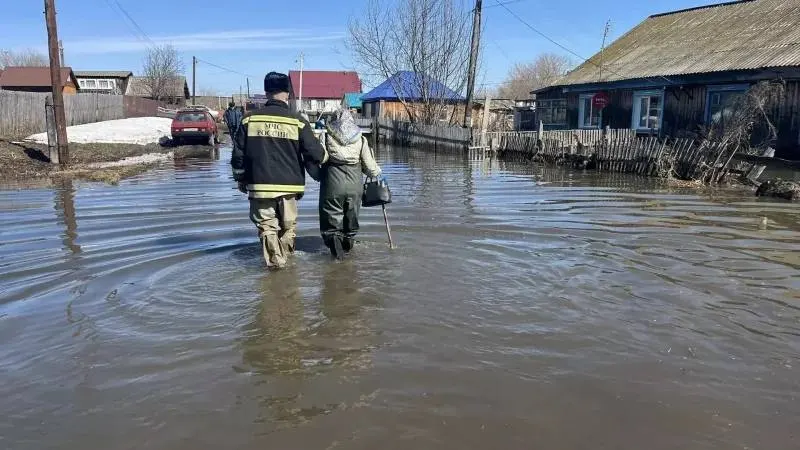 В Хабарском районе Алтайского края следователи проверяют, не допустили ли должностные лица халатности при подготовке к паводку. Глава краевого Следственного управления взял расследование под личный контроль и провёл встречу с жителями.