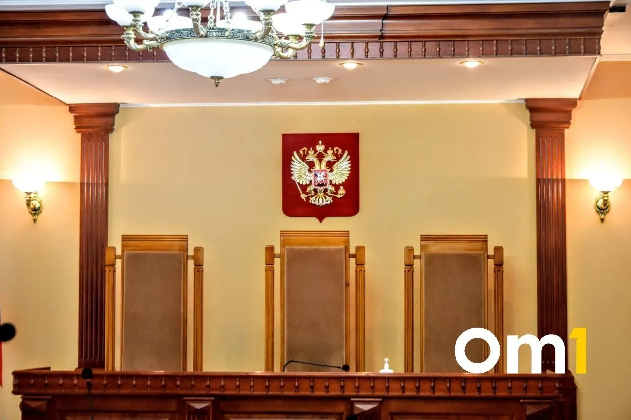 Прокуратура Омской области сообщила о деле против руководителя компании: следствие считает, что в 2019–2022 годах он скрывал продажи и вносил ложные сведения, из‑за чего образовался ущерб свыше 111 млн рублей; обвинение позже передали его отцу.