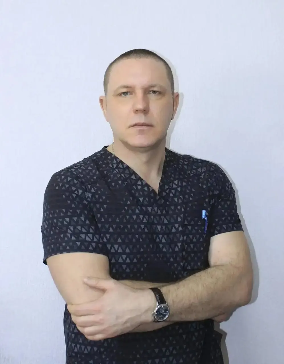 Заведующий отделением гнойной остеологии Клинического медико‑хирургического центра Сергей Лысенко получил звание «Врач года» Омской области и победил в номинации «Лучший хирург». Под его руководством ежегодно лечат более 700 пациентов.