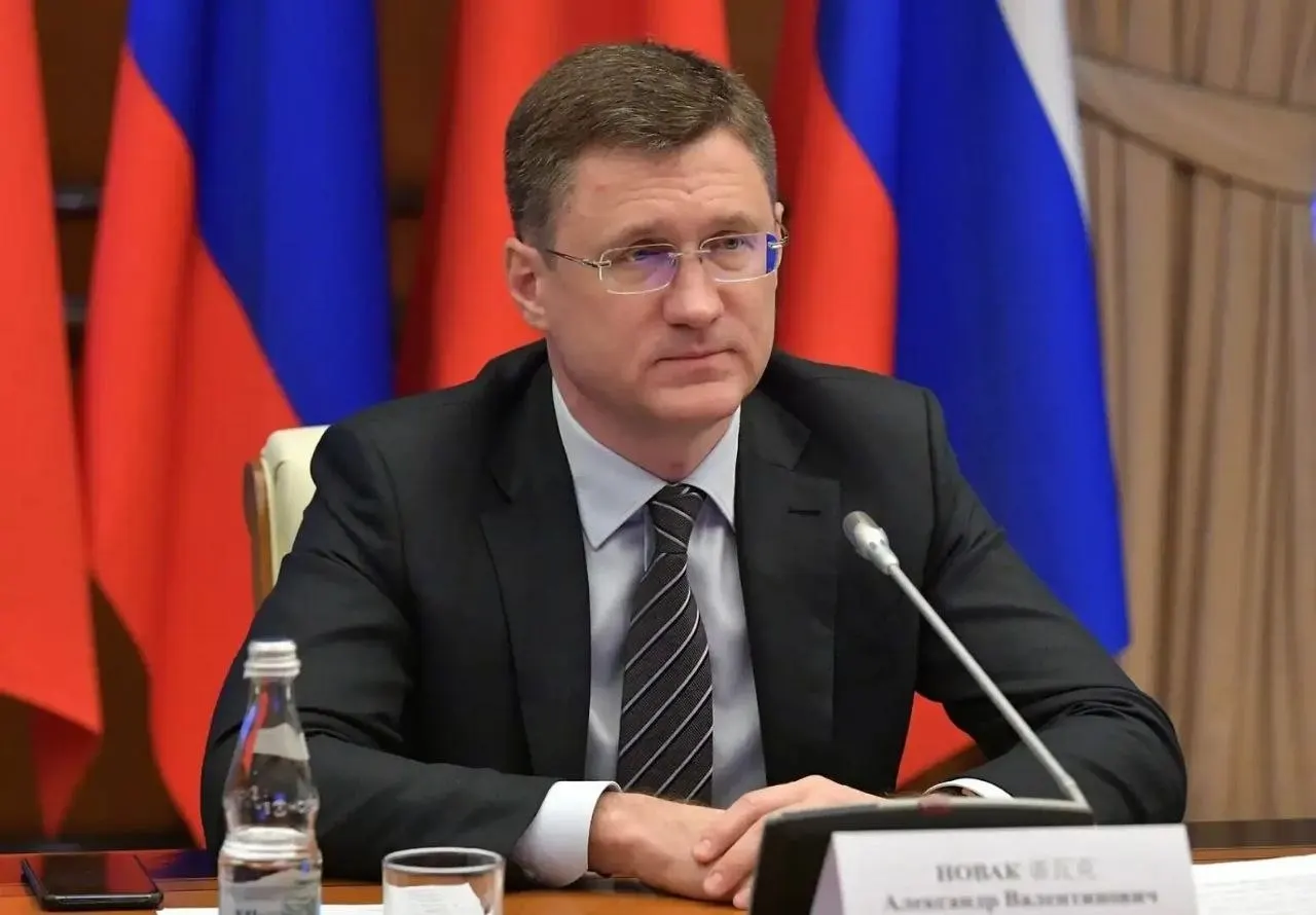 Новак заявил, что в стране достаточно объёмов топлива; ажиотаж поднял спрос на 20–30%, власти перестраивают логистику с учётом потребностей регионов.