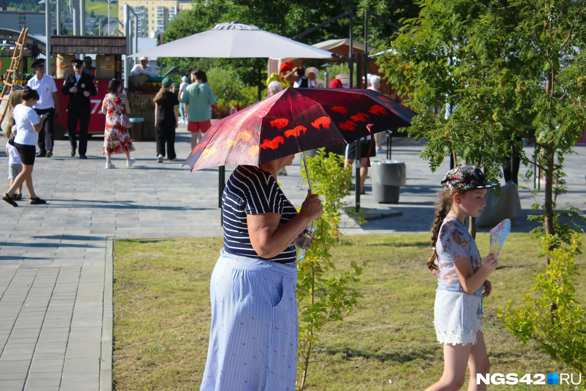 Синоптики прогнозируют до +30°C в дневные часы: температура спадёт в основном ночью, а днём будет жарко. Отдельно приведён прогноз для Кемерова и Новокузнецка.