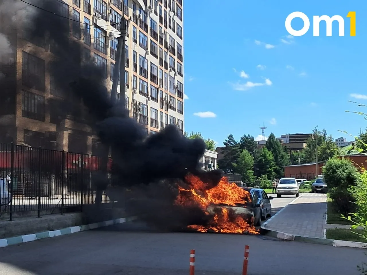 ЧП случилось около 12:45: очевидцы сообщили о сильном дыме. Пожар локализовали — на месте работают две машины и семь спасателей.