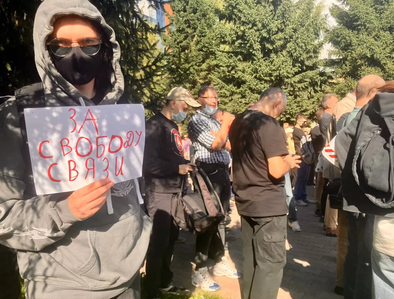 Партия предложила ввести мораторий на интернет‑блокировки и призывает защищать свободный обмен информацией. Ранее акции против блокировок в ряде регионов жёстко пресекались.