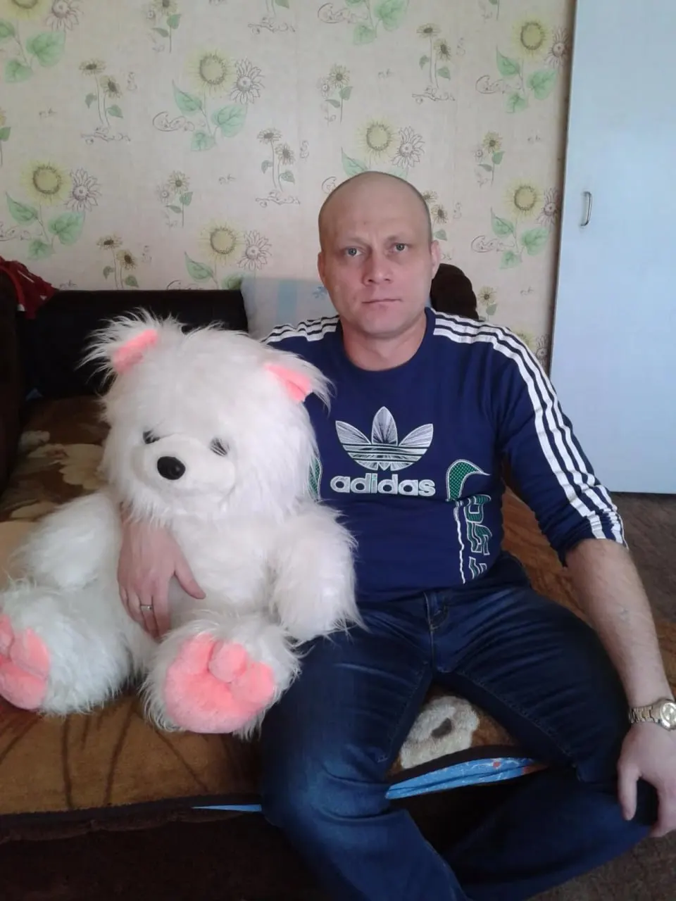 Суд признал 47-летнего жителя Братска виновным в оправдании запрещённых организаций и призывах к насилию в комментариях под видео в YouTube. Ему назначили шесть лет колонии и запрет на публикации в интернете на три года.