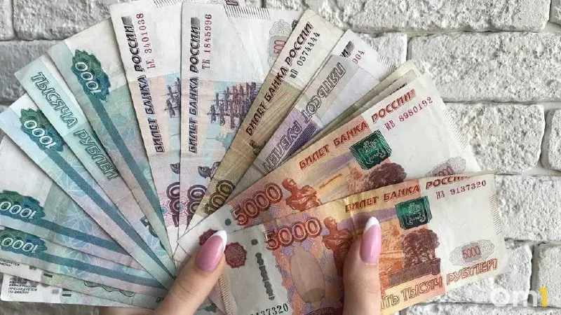 Столяры лидируют с предложениями от 100 000 ₽; в рейтинг также попали кладовщики, дефектоскописты, помощники машиниста и менеджер фитнес‑клуба.