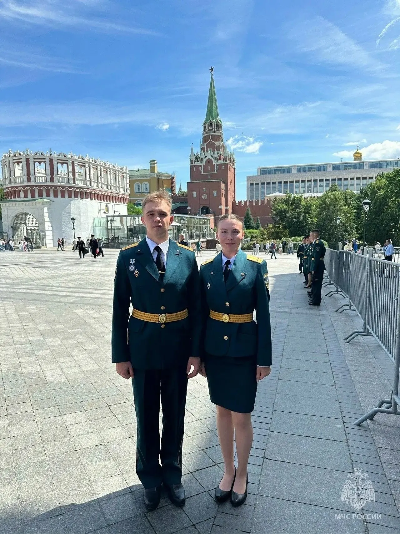 Двое выпускников лицея «Эрудит» из Рубцовска получили дипломы и нагрудные знаки в Георгиевском зале Кремля; один начнёт службу в Сибирской пожарно‑спасательной академии, другая продолжит работу в Специальном управлении ФПС №36 МЧС.