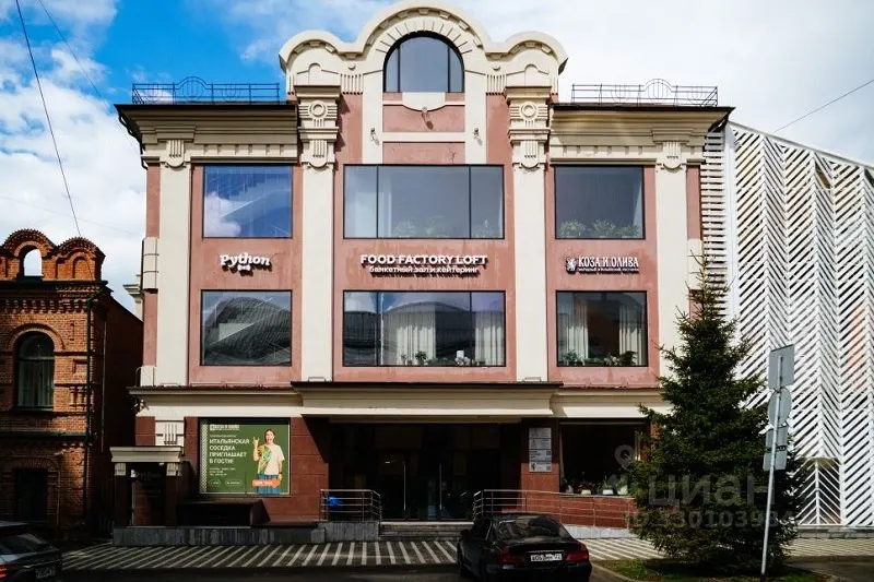 Пятиэтажный особняк на Ядринцевской, 21 выставлен на продажу: площадь более 2 тыс. м², участок 1,3 тыс. м², рядом площадь Ленина.