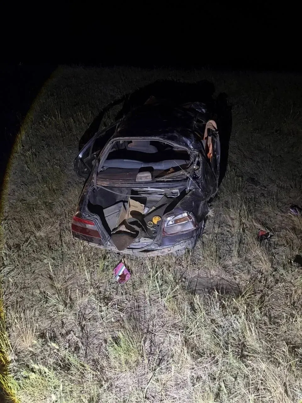 Ночью 21 июня автомобиль съехал в кювет и перевернулся: погибла 34‑летняя женщина, травмы получили пять пассажиров, в том числе двое детей.