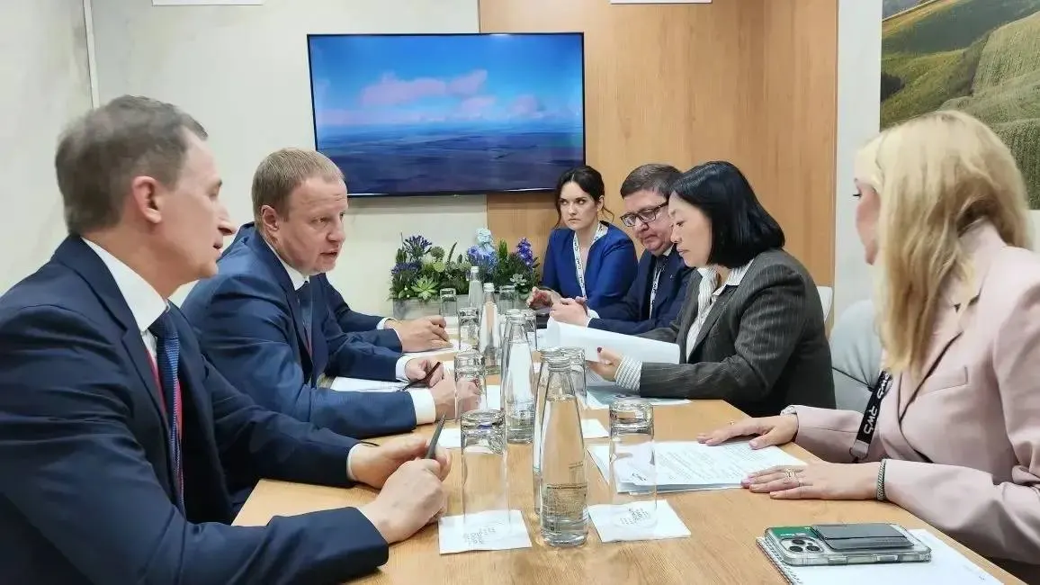 На ПМЭФ власти Алтайского края и компания подписали соглашение о строительстве сортировочного центра площадью более 35 тыс. кв. м — рассматривают Новоалтайск.