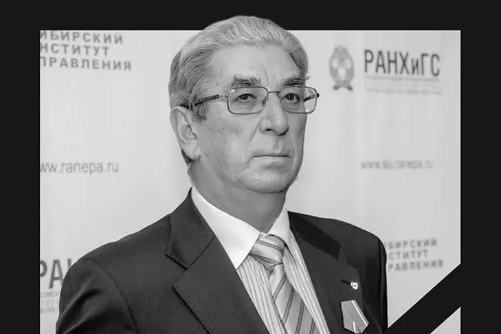 Евгению Бойко было 74 года. Он возглавлял учреждение более 20 лет: в 1991 году стал руководителем Сибирского кадрового центра, который впоследствии превратился в Сибирскую академию государственной службы.