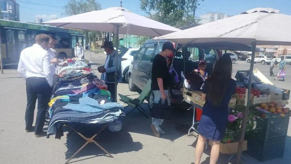 Мэрия и полиция провели рейд на площади Спартака и у проспекта Красноармейского: составлены протоколы за торговлю без регистрации и за самовольное размещение торговых точек, нарушителям грозят штрафы.