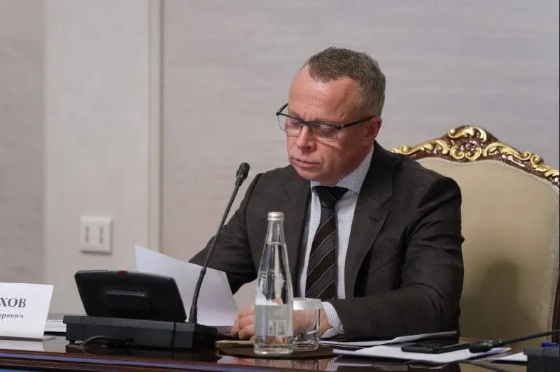 По данным источников, 58‑летнего вице‑губернатора задержали в Москве с наркотиками; он якобы был под воздействием кокаина, признал вину и сотрудничает со следствием.