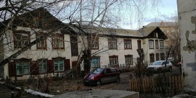 Мэр Омска подписал постановление о комплексном развитии территории на набережной Тухачевского: на участке 0,35 га планируют построить около 3,9 тыс. кв. м жилья. Под снос пойдут два двухэтажных дома на улице Октябрьской.