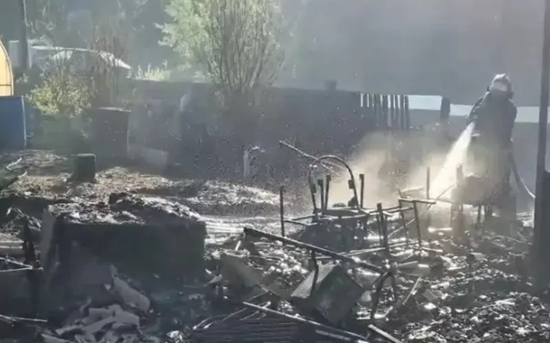 В садовом товариществе «Маяк» в Красноярске произошёл крупный пожар: площадь возгорания составила около 1 тыс. кв. м, уничтожено шесть домов, о пострадавших не сообщают.