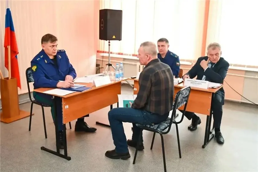 Несколько местных побед: жители Тольятти защитили зелёную зону, в Енисейске добились ремонта дороги, в Пермском крае инвалид получит жильё вне очереди, в Перми убрали кондиционеры с фасада.