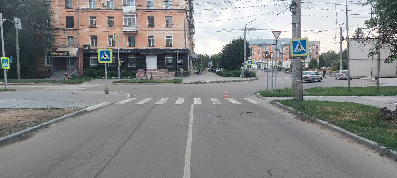 29 июля на улице Калинина автомобиль сбил 12‑летнего мальчика, который ехал на велосипеде по нерегулируемому переходу; ребёнок госпитализирован.