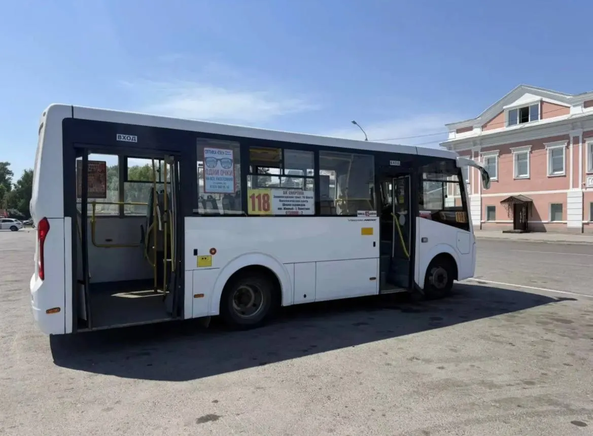 Комитет по дорожному хозяйству и транспорту осмотрел транспорт на конечных остановках, проверил оборудование и направил перевозчикам претензии и требования о штрафах.