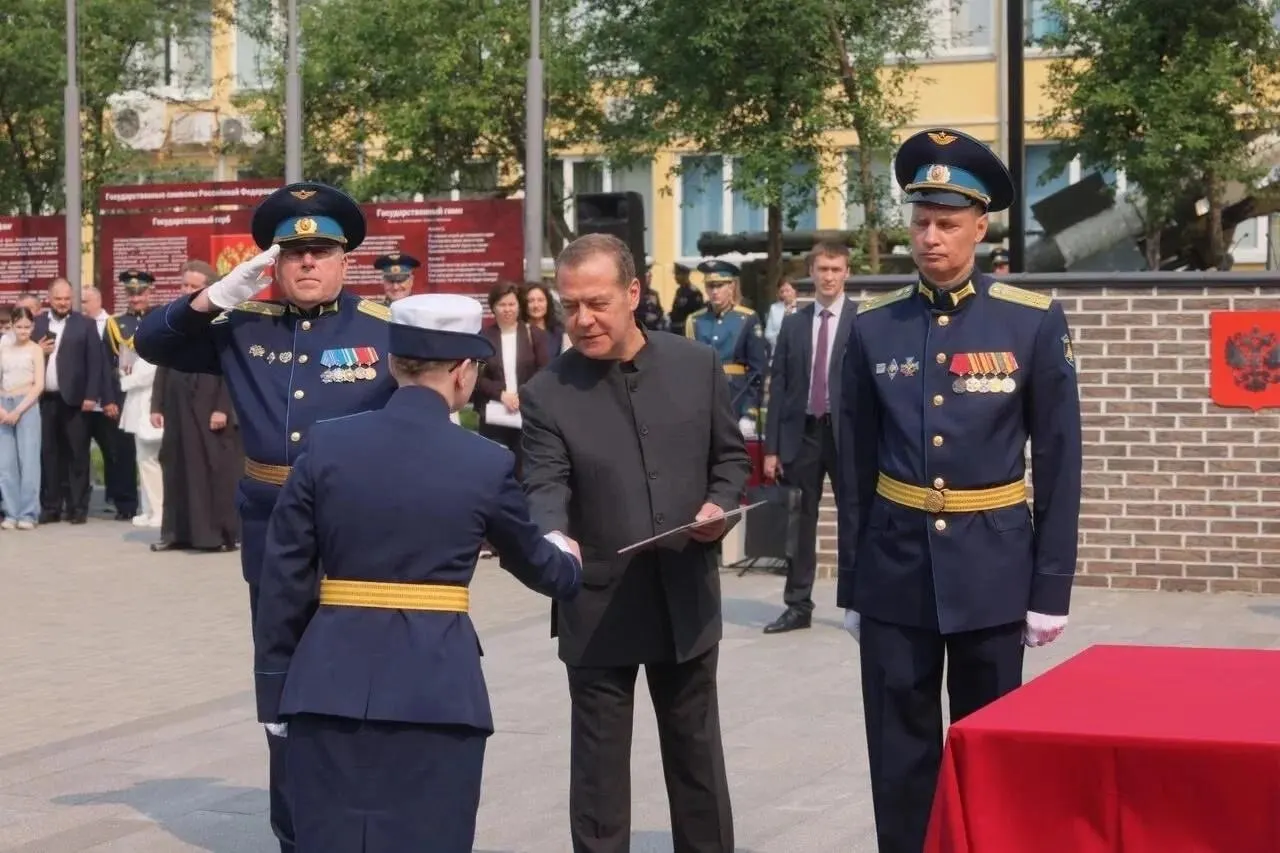 Трассу закрыли на весь день из‑за предполагаемого визита заместителя председателя Совбеза РФ; проезд разрешён только автомобилям экстренных служб.